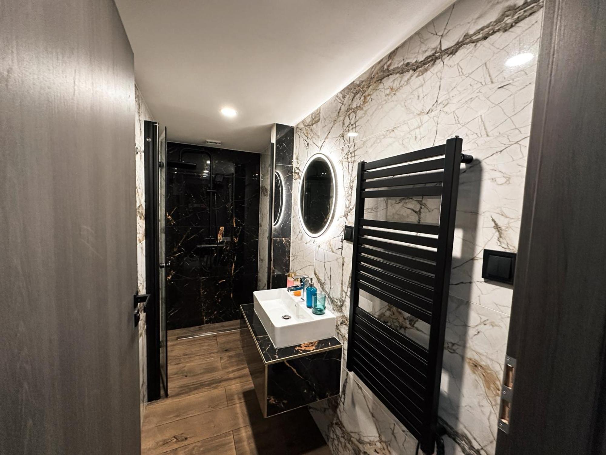 Grand Viceroy Apartments - Gothic Tower View 프라하 외부 사진